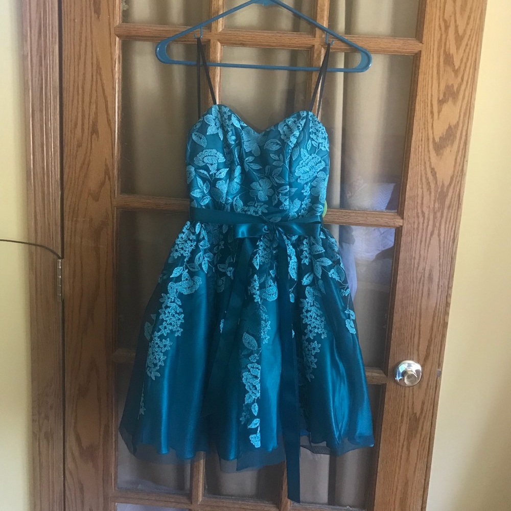 🎀 SALE💥Emerald color dress- Windsor